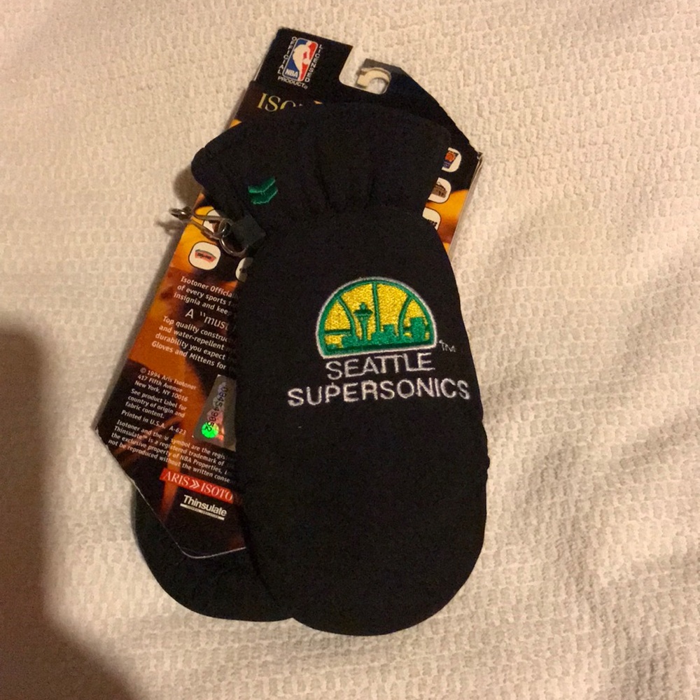 NWT Black NBA Basketball Seattle SuperSonics Thinsulate Mittens Isotoner Toddler